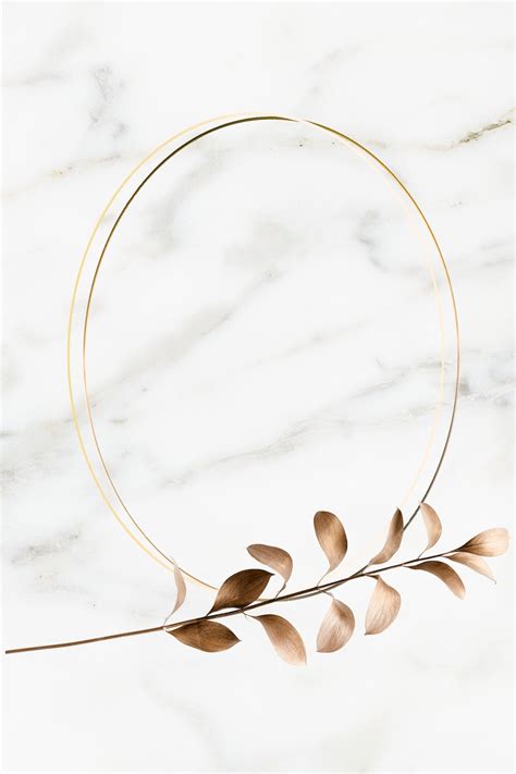 Овальная золотая рамка на мраморном фоне | Бесплатно Фото