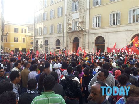 Stop Sfratti Scontri Al Corteo A Roma