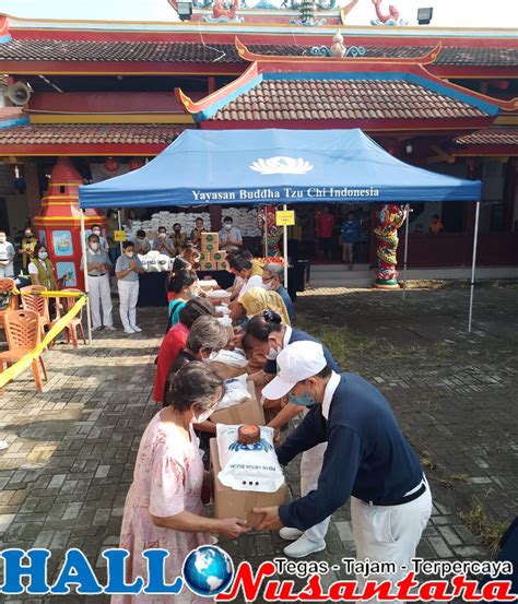 Yayasan Budha Tzuchi Indonesia Bagikan Paket Sembako Cinta Kasih Di