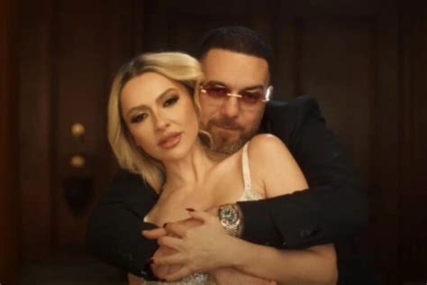 Hadise Nin Dekolteli B Stiyeri Klibe Damga Vurdu Bursa Hakimiyet