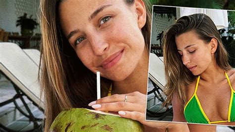 Czekoladowa opalenizna i idealne kształty Julia Wieniawa wskoczyła w skąpe bikini i rozgrzała