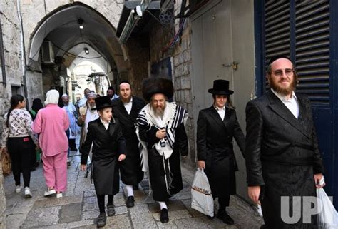 Photo Ultra Orthodox Jews On Rosh Hashanah In Jerusalems Old City