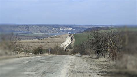 Україна копає на кордоні з Молдовою протитанкові рови. Що сказала про ...