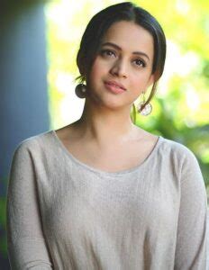 Karthika Menon Bhavana Hot Photos Pics New Images HD Wallpapers