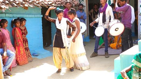 पहाड़ी शादी में लड़के और लड़कियों का जबरजस्तडांस Village Wedding