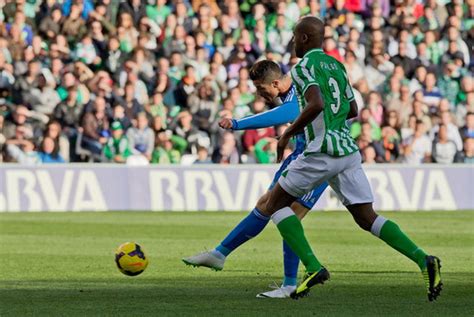 cristiano ronaldo bags golazo assistazo  real betis  world