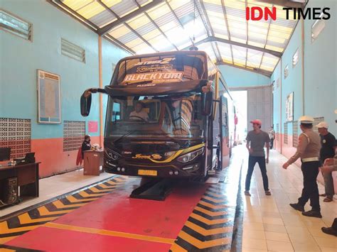 Pastikan Keselamatan Dishub Kota Cimahi Periksa Bus Mudik