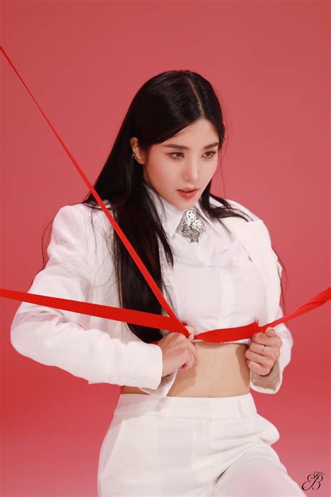 230821 Woollim Naver Post - KWON EUNBI - 'The Flash' Suit Dance Behind