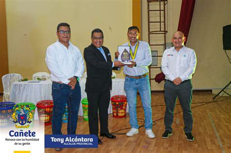 Emapa S A Entrego Reconocimiento A Alcalde Tony Alcantara Por