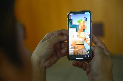 Khoe thân phát sex để kiếm tiền trên TikTok