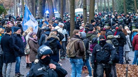 Querdenker Demo In Bremen Trotz Verbot Hunderte Menschen In Innenstadt