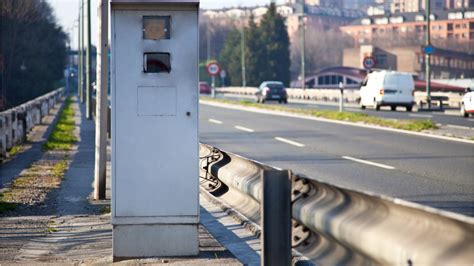 Trois Radars Tourelles Install S Sur Une Route De Kilom Tres