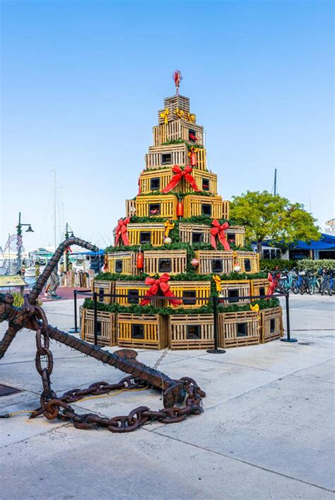 Christmas Tree at the Historic Seaport Harbor Walk Editorial Stock ...