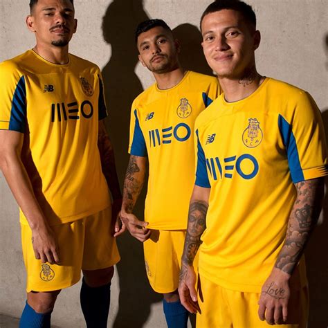 Plantel Do Fc Porto Invicta De Azul E Branco