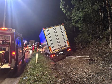 Unfall auf A10 Lkw Lenker erlitt medizinischen Notfall während Fahrt