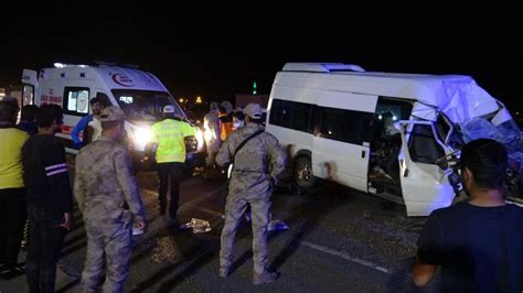 Diyarbak R Anl Urfa Kara Yolunda Feci Kaza L Ve Yaral Lar Var