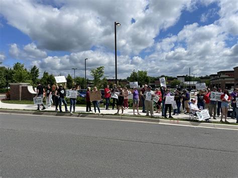 Loudoun Dems Support Leesburg Starbucks Employees — Loudoun Democrats