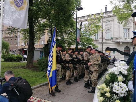 Obilje Ena Godi Njica Postrojavanja Prve Brigade Policije Stari