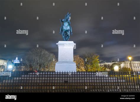 Square Du Vert Galant Un Parc Nommé En Lhonneur Du Roi Henri Iv Photo
