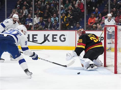 Lightnings Steven Stamkos Scores 500th Nhl Goal Against Canucks