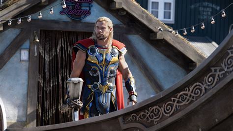 Marvel releases four 'Thor: Love and Thunder' deleted scenes | Mashable