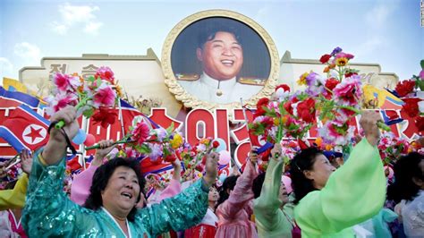 North Korea flexes military muscle with 'biggest ever' parade - CNN.com