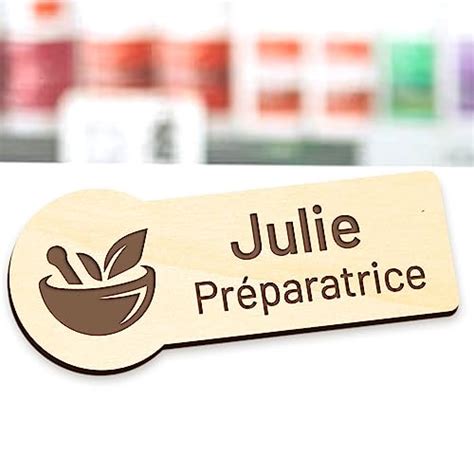 Badge en bois personnalisé thème médecine prénom et métier nom et