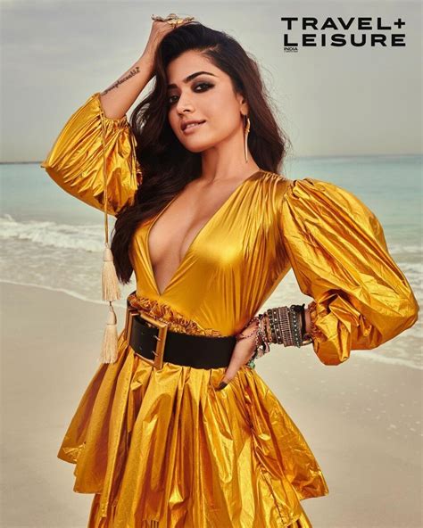 Rashmika Mandanna Hot Photos ఫనస క రషమక ఫల మలస ఎద అదలనన ఆరబసత రచచ News