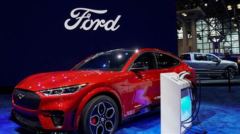 Ford ganó 1 594 millones hasta marzo frente a las pérdidas de 2 800