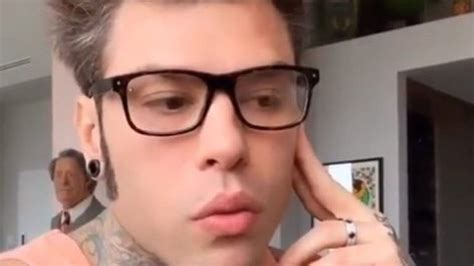 Congresso Famiglie Fedez Gay Contro Natura E Uno Che Cammina Sull