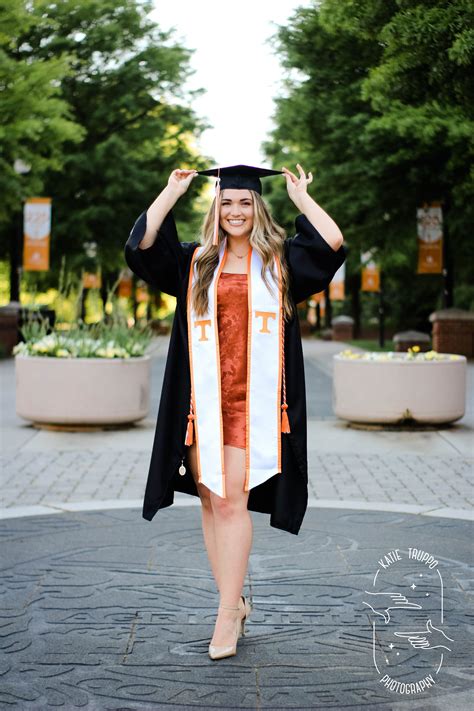 Pin on Graduation photo ideas