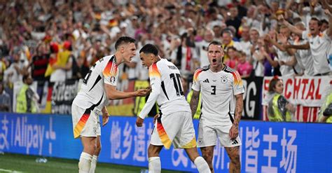 Erst Unwetter Dann Party DFB Elf Steht Im EM Viertelfinale