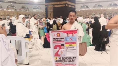 Viral Caleg Bentangkan Spanduk Gambar Prabowo Gibran Di Mekkah Cari