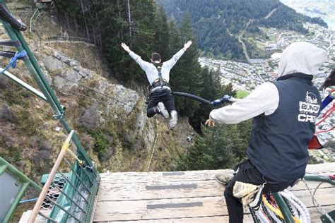 Aj Hackett Bungy Ledge Bungy The Perfect Bungy For First Timers