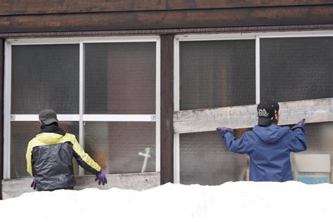 豪雪地帯の春の風物詩「雪囲い外し」。これからのシーズンに向けて準備万端 Share Base Magazine（シェアベースマガジン）