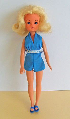 Blonde Pedigree Sindy Doll 1977 1980 In Blue Sun Suit And Sandals 8