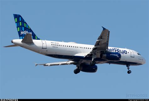 N657JB Airbus A320 232 JetBlue Airways Roberto Tirado JetPhotos