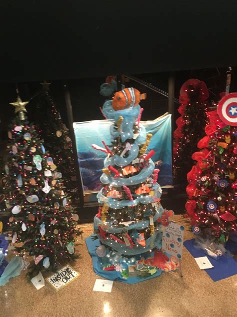 Christmas Trees decorated by students in Gadsden, Al | Christmas tree ...