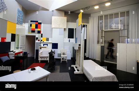 Tate Liverpool Prepare For The Mondrian And His Studios Exhibition