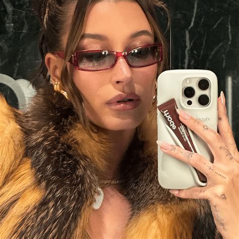 Hailey Bieber S Go To Spring Manicure Is The Naked French