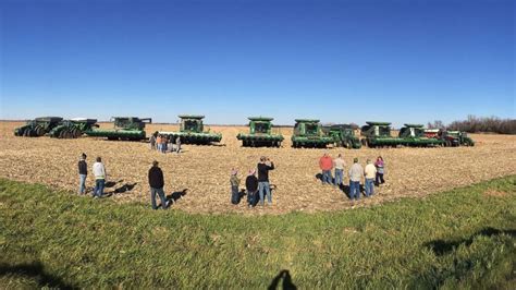 South Dakota Farming Community Unites To Harvest Late Neighbors Crops Abc News