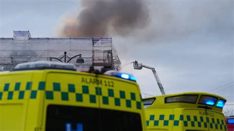 Impresionante Incendio En La Antigua Bolsa De Copenhague