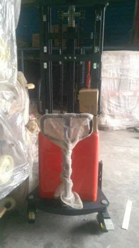 Battery Dc Semi Electric Hydraulic Stacker For Goods Lifting At Rs