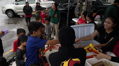 Roti Canai Ais Krim Percuma Oleh Persatuan Anak Seni Sarawak Suara