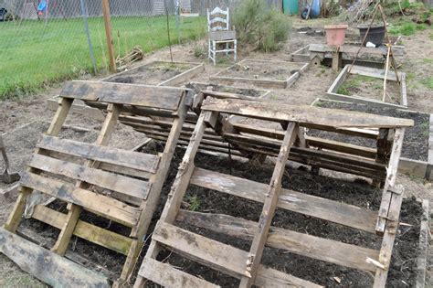 How To Make A Wooden Pallet Greenhouse For One Dollar