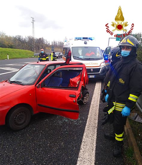 Cosenza Tragedia Sfiorata Sull A Incidente Tra Ambulanza E Fiat