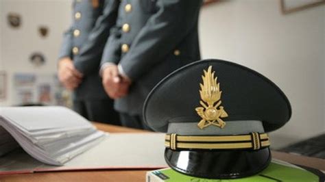 Maresciallo Della Guardia Di Finanza Si Fa Corrompere Dall Imprenditore