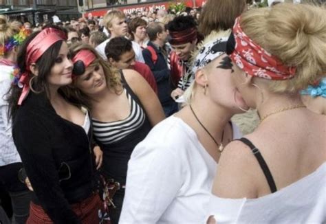 Photo Insolite Gay Pride Bouzou S Weblog