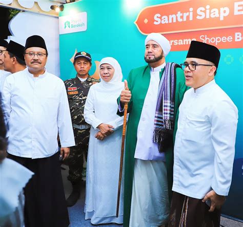 Lautan Jamaah Bersatu Dalam Parade Sholawat Hari Santri Gubernur