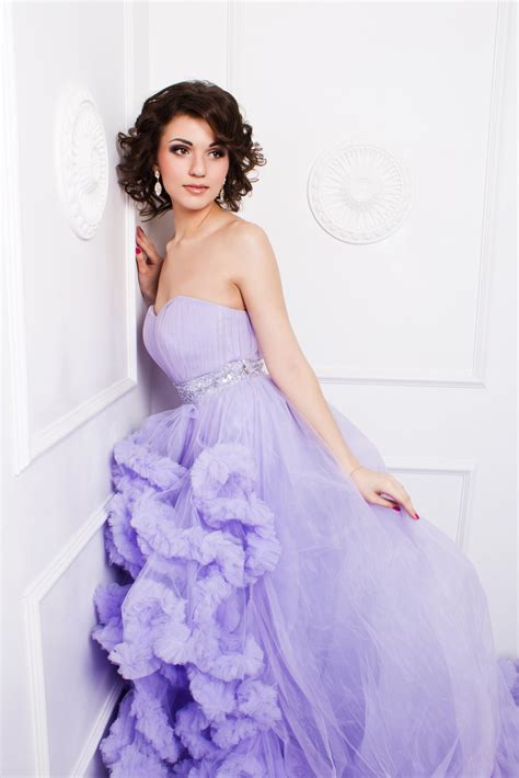 How To Choose The Right Violet Prom Dress For Your Skin Tone - The Blue
